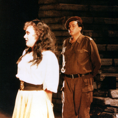 CARMEN I.Akt: Zachos Terzakis (Don Jos) mit Susan MacLean (Carmen)