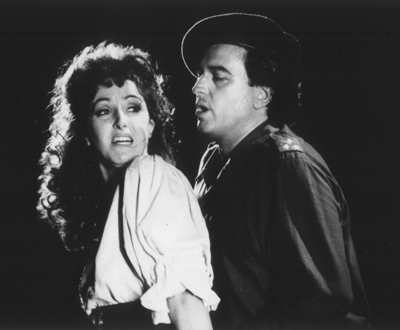 Zachos Terzakis (Don Jos) mit Valerie Marestin (Carmen)